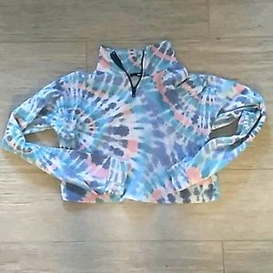 Small women tiedye crop top, collar neck.